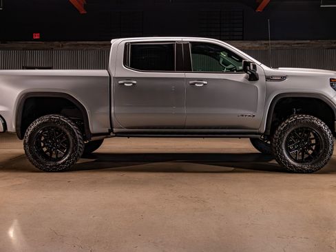 Used 2025 GMC Sierra 1500 AT4 w/ Technology Package image 11