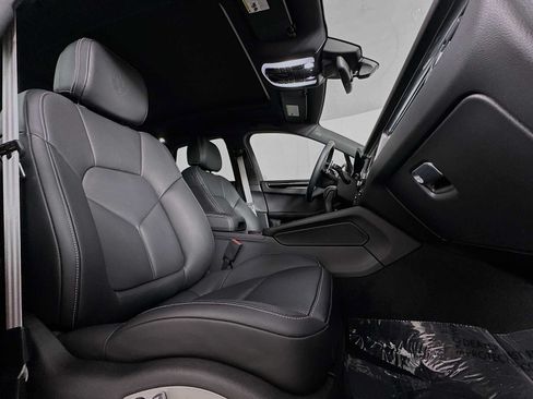 Certified 2026 Porsche Macan AWD/4WD image 29