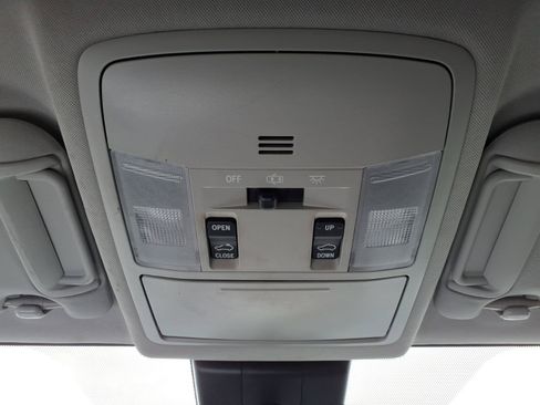 Used 2018 Toyota RAV4 XLE FWD image 17