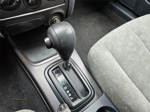 Used 2003 Hyundai Elantra GLS image 23