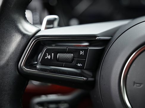 Used 2024 Porsche Macan image 33