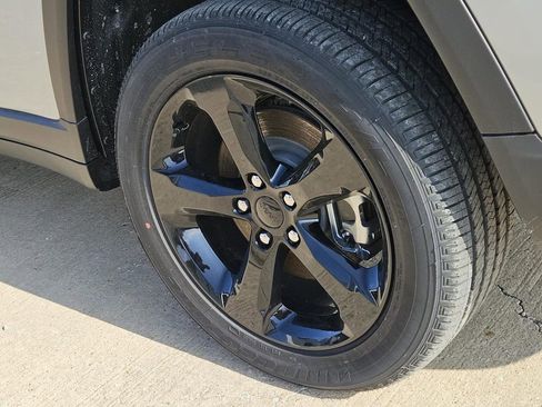 New 2025 Jeep Grand Cherokee L Altitude image 5