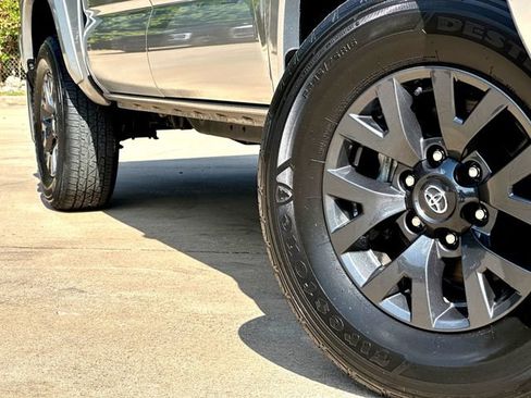 Used 2023 Toyota Tacoma SR5 RWD image 6