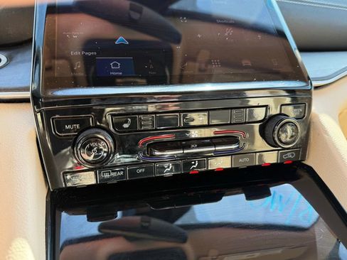 Used 2021 Jeep Grand Cherokee L Limited image 17