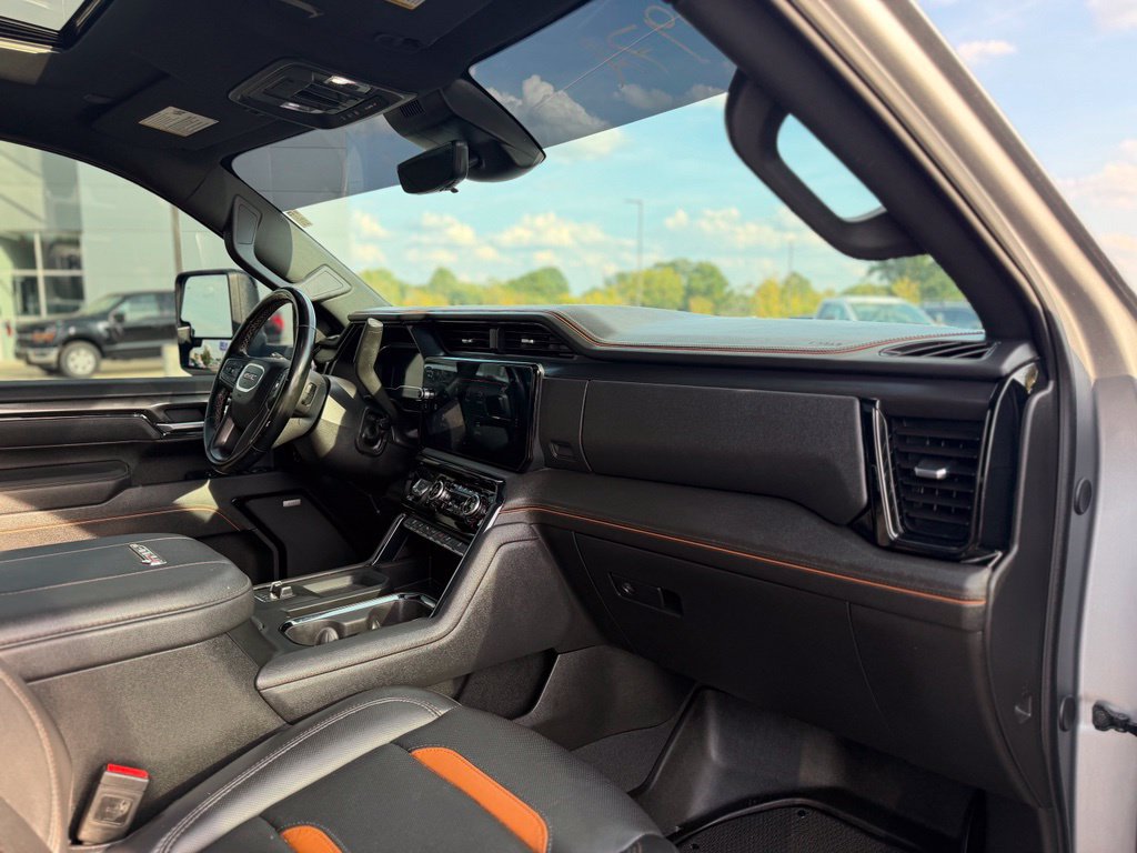 Used 2025 GMC Sierra 2500 AT4 w/ AT4 Premium Plus Package AWD/4WD image 11