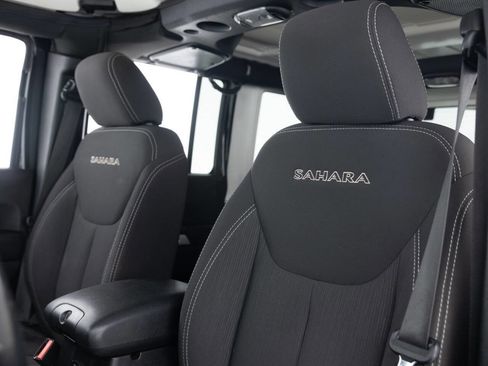 Used 2017 Jeep Wrangler Unlimited Sahara w/ Connectivity Group image 22