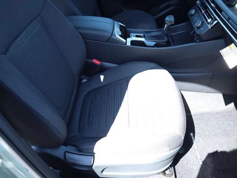 Used 2025 Hyundai Santa Cruz SE AWD/4WD image 14