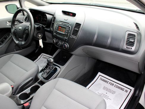 Used 2017 Kia Forte LX image 11