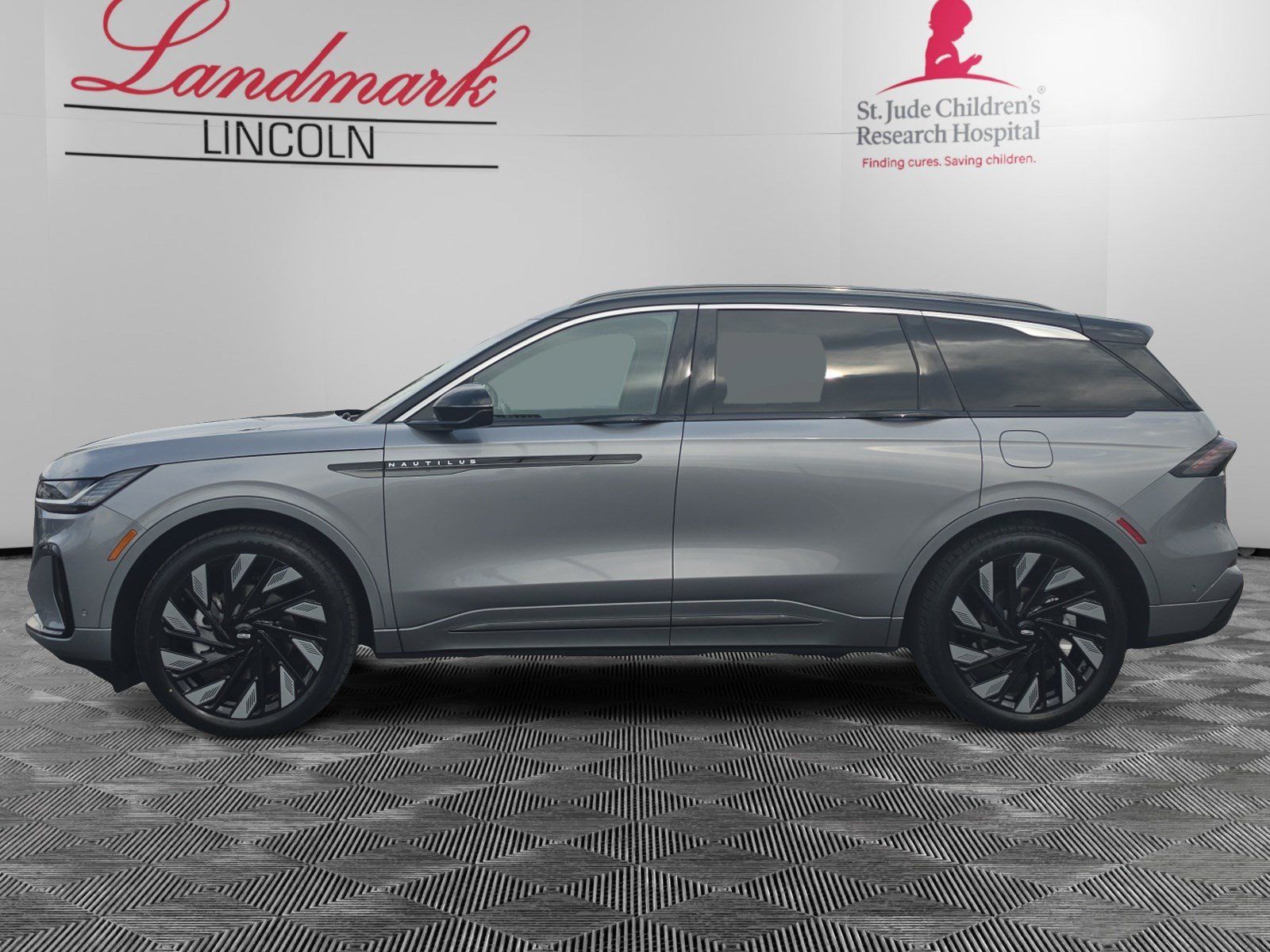 Certified 2024 Lincoln Nautilus Black Label w/ Jet Appearance Package (87T) AWD/4WD image 2