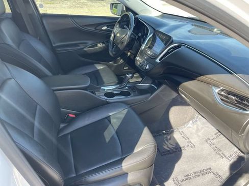Used 2018 Chevrolet Malibu LT w/ Leather Package FWD image 17