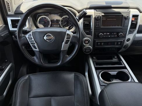 Used 2019 Nissan Titan PRO-4X w/ Pro-4x Convenience Package AWD/4WD image 12