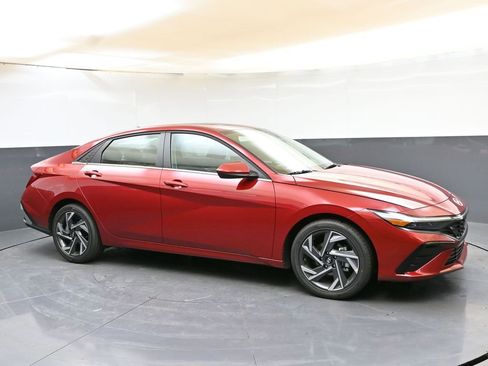Certified 2025 Hyundai Elantra SEL FWD image 7