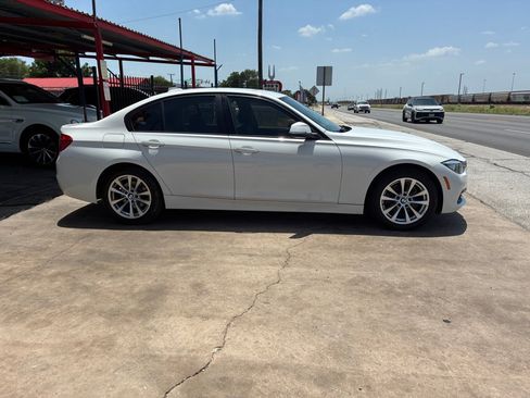 Used 2017 BMW 320i Sedan RWD image 15