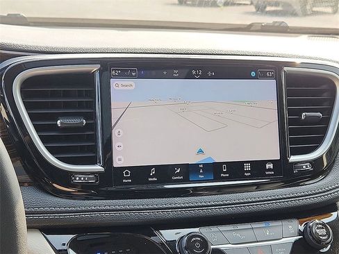 Used 2023 Chrysler Pacifica Limited image 19