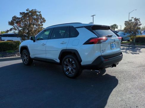 Used 2022 Toyota RAV4 XLE Premium image 7