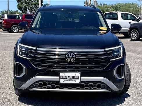 Used 2024 Volkswagen Atlas Peak Edition SEL AWD/4WD image 2