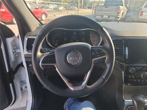 Used 2019 Jeep Grand Cherokee Altitude image 18