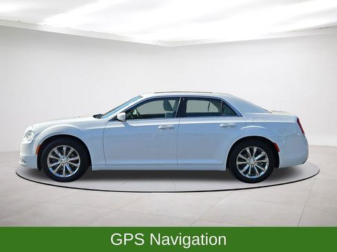 Used 2021 Chrysler 300 Touring L w/ Popular Equipment Group AWD/4WD image 4