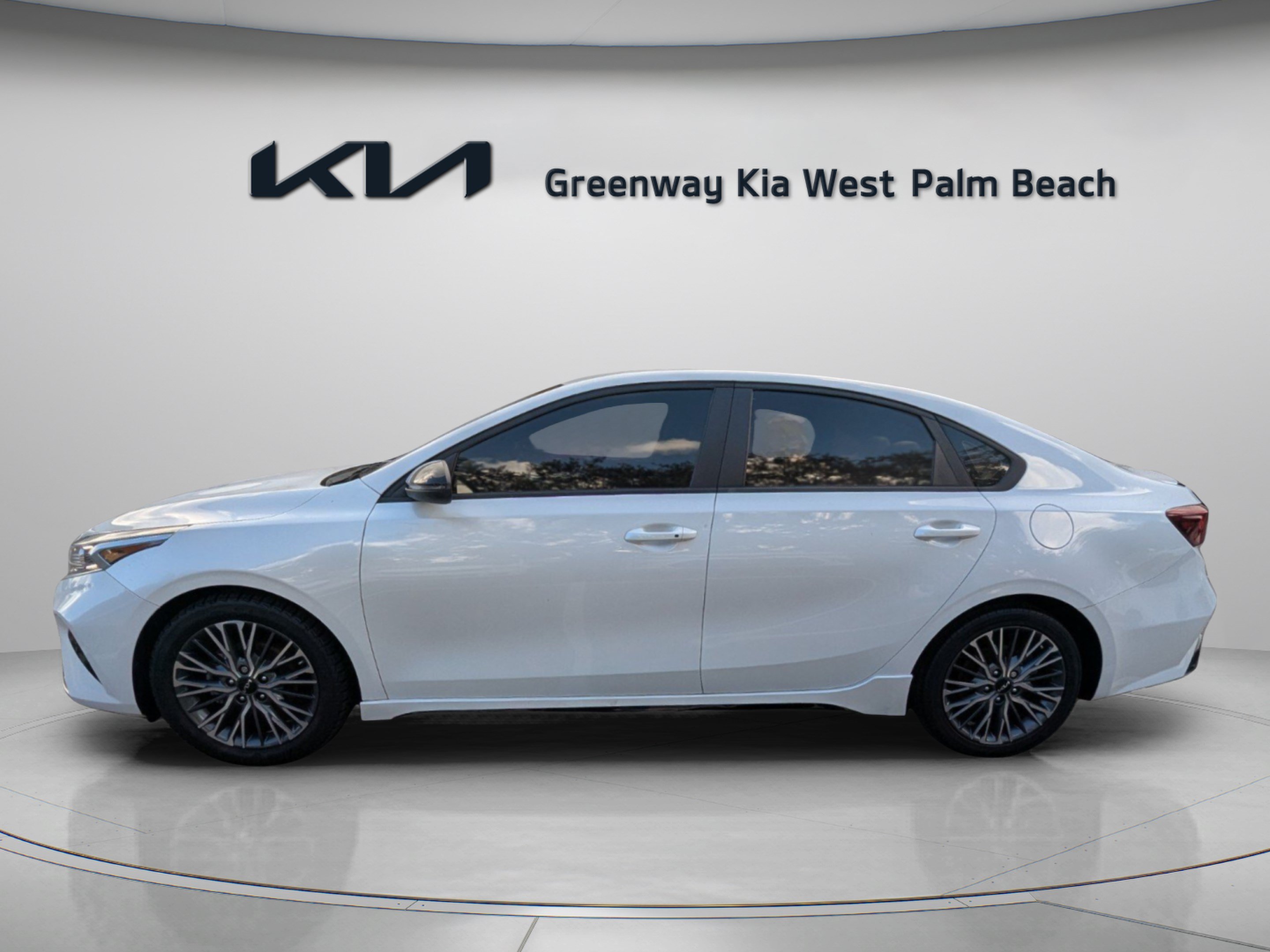 Used 2022 Kia Forte GT-Line w/ GT-Line Premium Package FWD image 5
