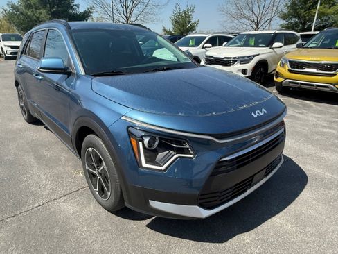 New 2025 Kia Niro EX w/ EX Cold Weather Package image 3