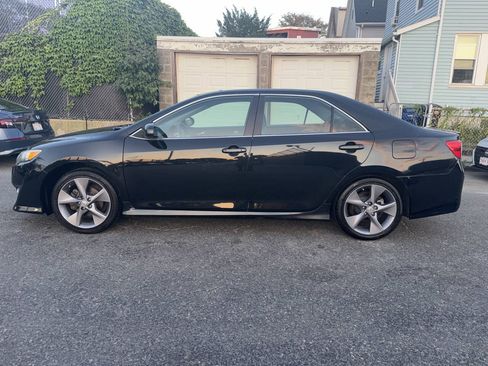 Used 2012 Toyota Camry SE w/ Leather Pkg FWD image 2