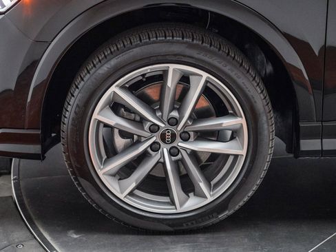 Certified 2025 Audi Q3 2.0T Premium w/ Black Optic Sport Package image 9