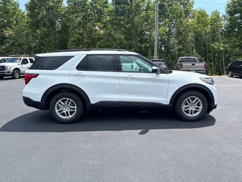 New 2026 Ford Explorer Active RWD image 4