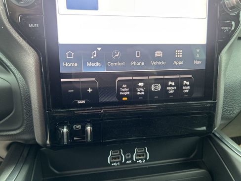 New 2026 RAM 2500 Laramie AWD/4WD image 28