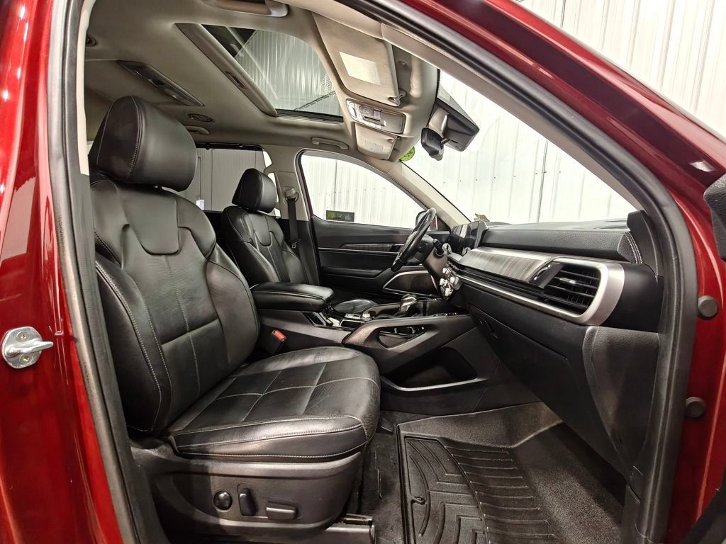 Used 2023 Kia Telluride EX w/ EX Captain's Chair Package AWD/4WD image 26