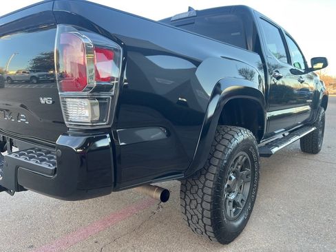 Used 2020 Toyota Tacoma Limited image 18