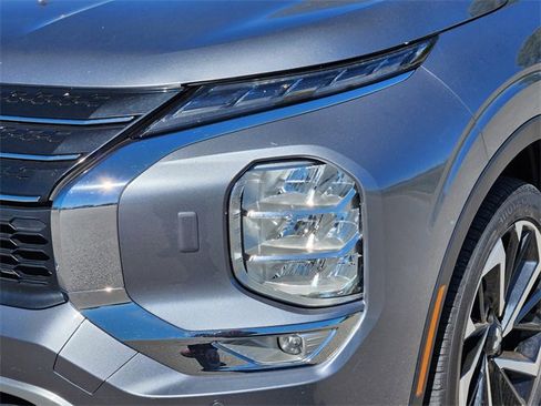 Used 2024 Mitsubishi Outlander SE image 10