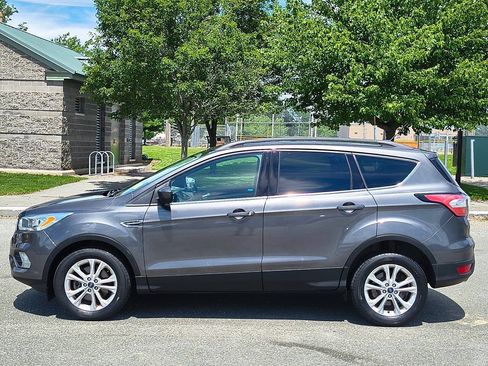 Used 2017 Ford Escape SE w/ Equipment Group 201A AWD/4WD image 4