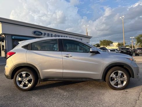 Used 2018 Honda HR-V LX image 2
