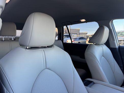 Used 2025 Toyota Grand Highlander XLE image 21