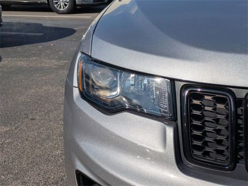 Used 2021 Jeep Grand Cherokee Laredo X image 8