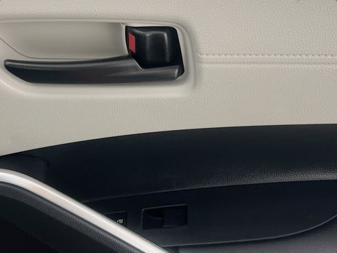 Used 2023 Toyota Corolla Cross L image 31