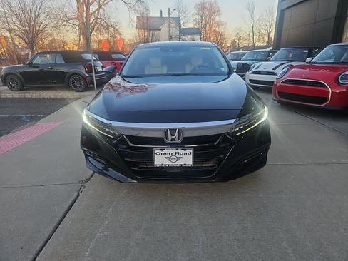 Used 2018 Honda Accord Touring image 2