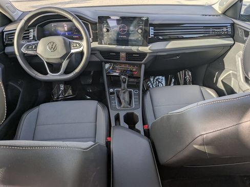 Used 2025 Volkswagen Jetta SE w/ Sunroof Package FWD image 12