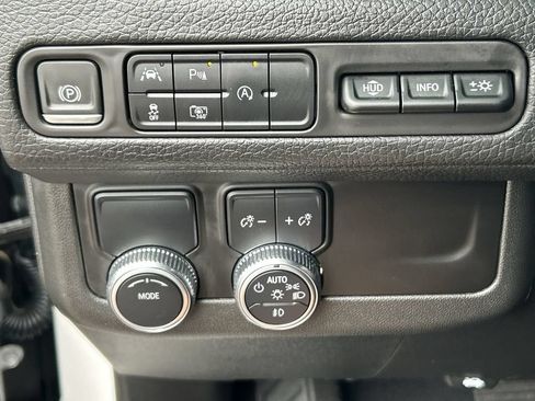 Used 2023 GMC Yukon Denali RWD image 18