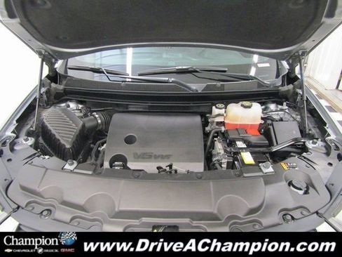 Used 2023 Chevrolet Traverse LT image 44