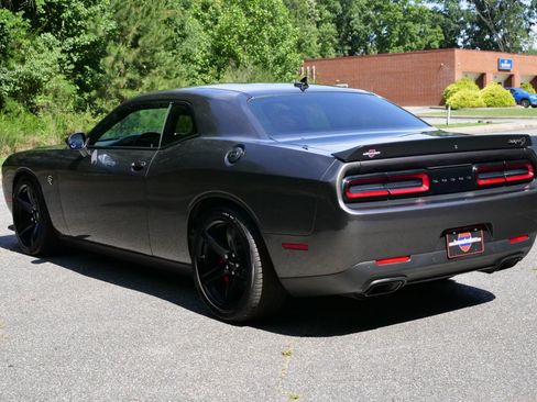 Used 2018 Dodge Challenger SRT Hellcat RWD image 17