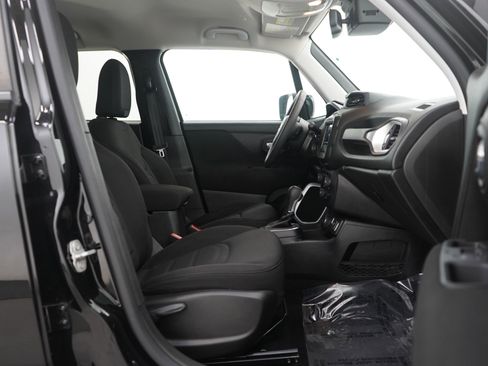 Used 2019 Jeep Renegade Latitude w/ Popular Equipment Group image 11