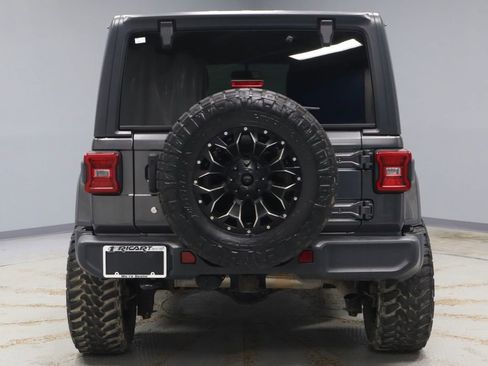 Used 2018 Jeep Wrangler Unlimited Sahara w/ Cold Weather Group image 10