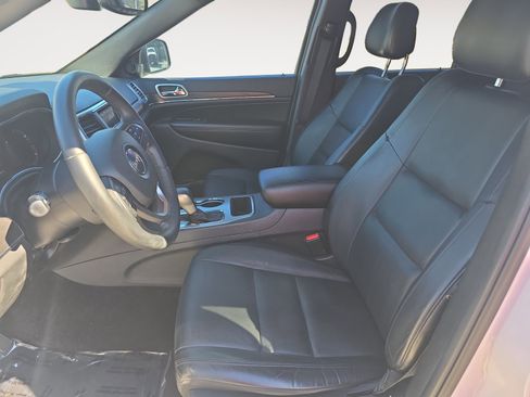 Used 2018 Jeep Grand Cherokee Limited image 22