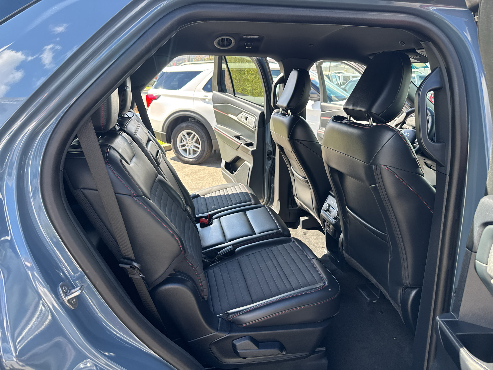 Used 2026 Ford Explorer ST-Line RWD image 21