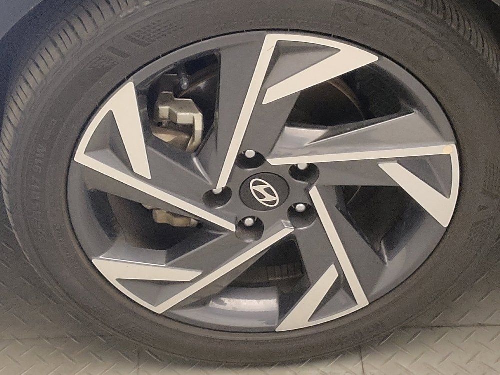 Used 2025 Hyundai Elantra SEL FWD image 31