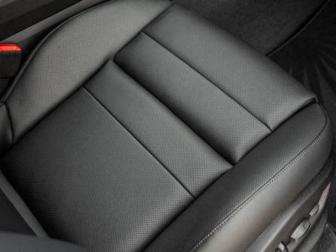 Certified 2026 Porsche Cayenne AWD/4WD image 42