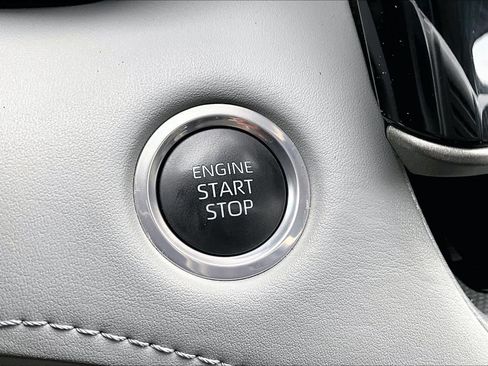 Used 2024 Toyota Highlander XLE image 34