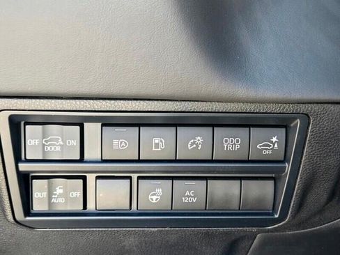 Used 2025 Toyota Sequoia Platinum AWD/4WD image 31