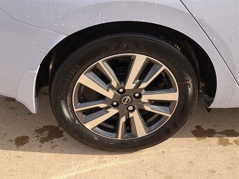 New 2025 Nissan Versa SV image 6